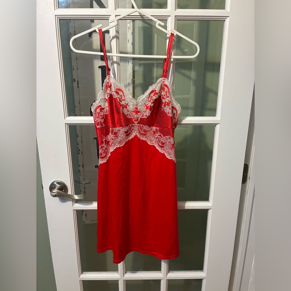 Wacoal short Red Lace-Trim Nightdress - Women Intimates Sz US 6 Medium